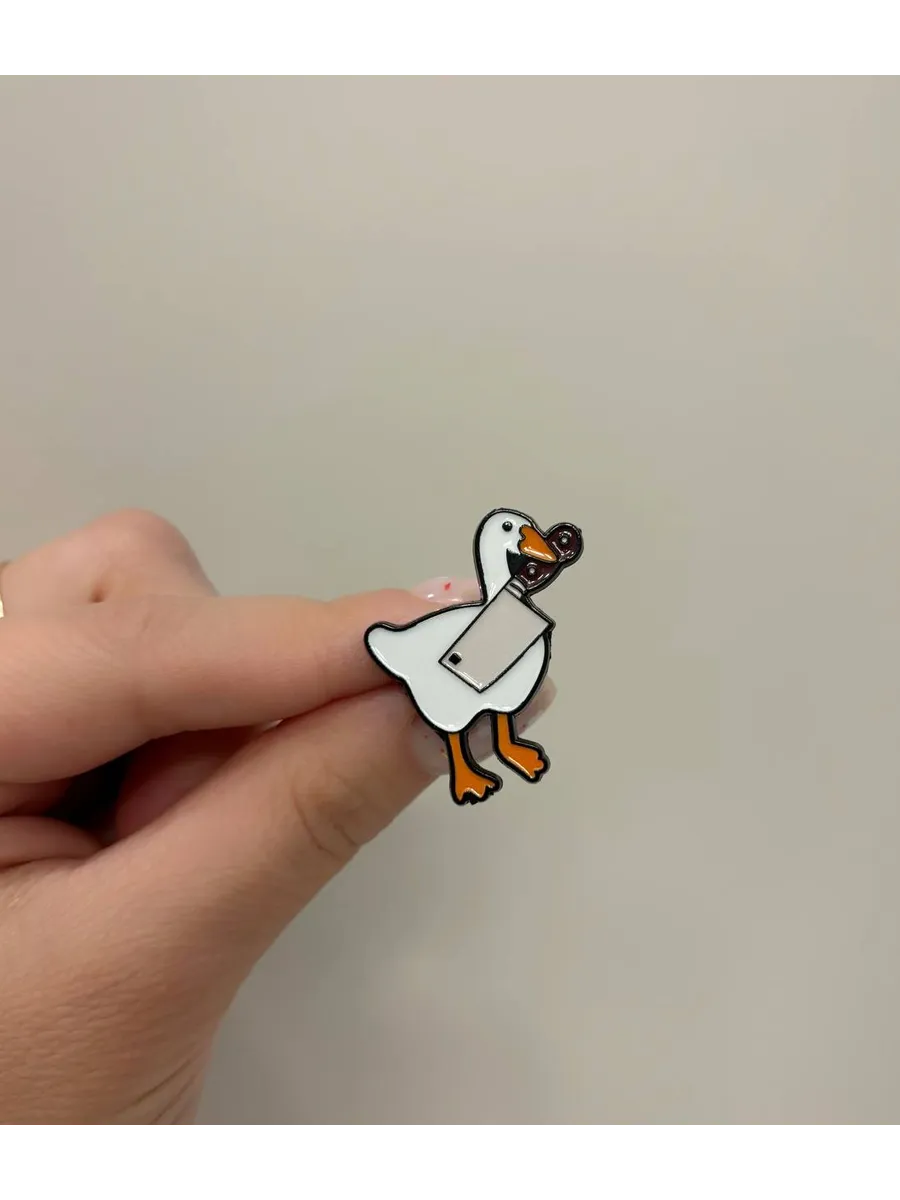 Значок металлический Гусь с ножом